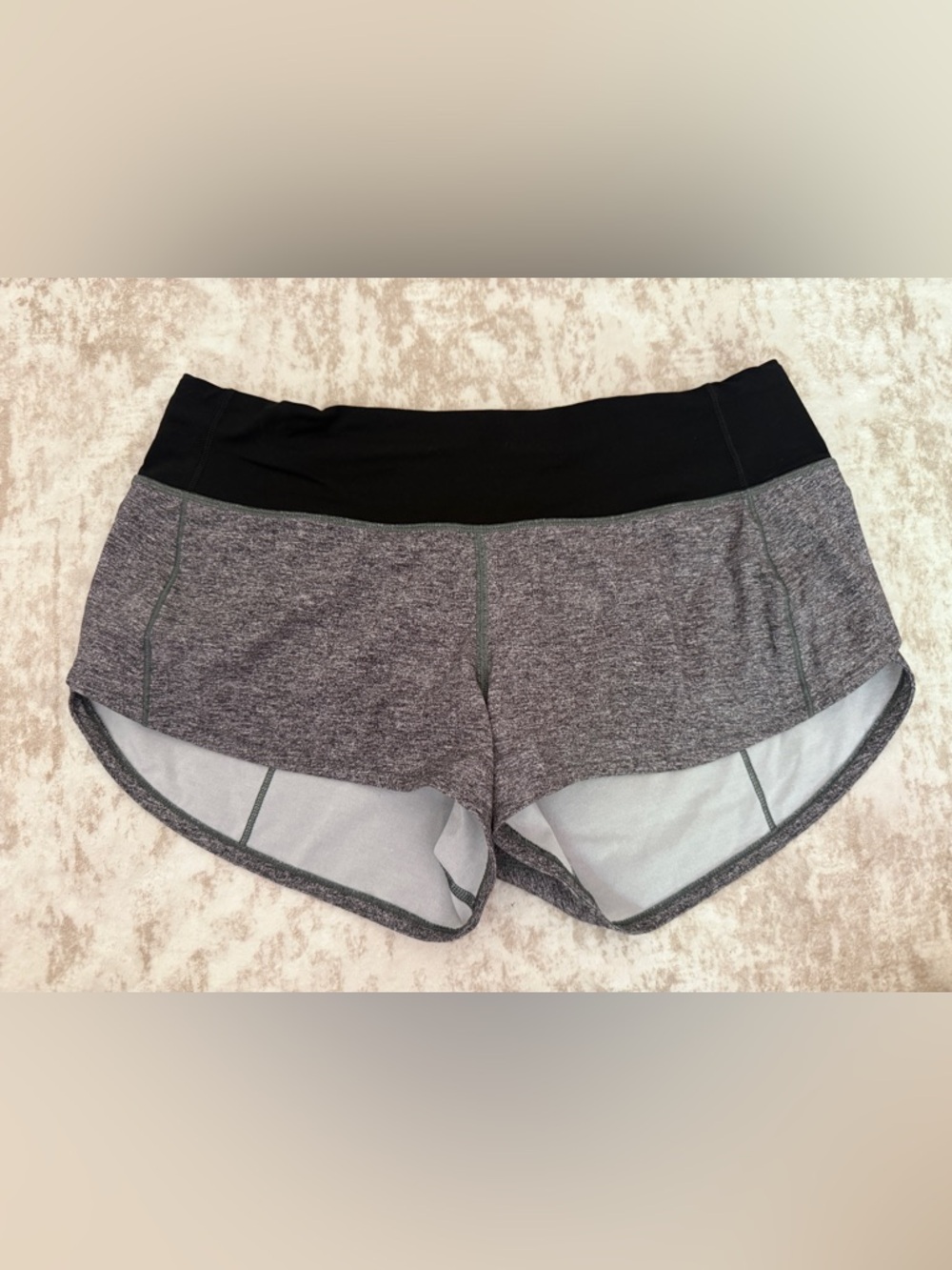 Lululemon Speed Up Shorts Low Rise 2.5” Gray with Black Waistband Size 4